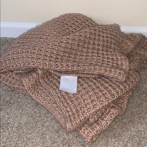 West Elm Mauve cable knit throw blanket
